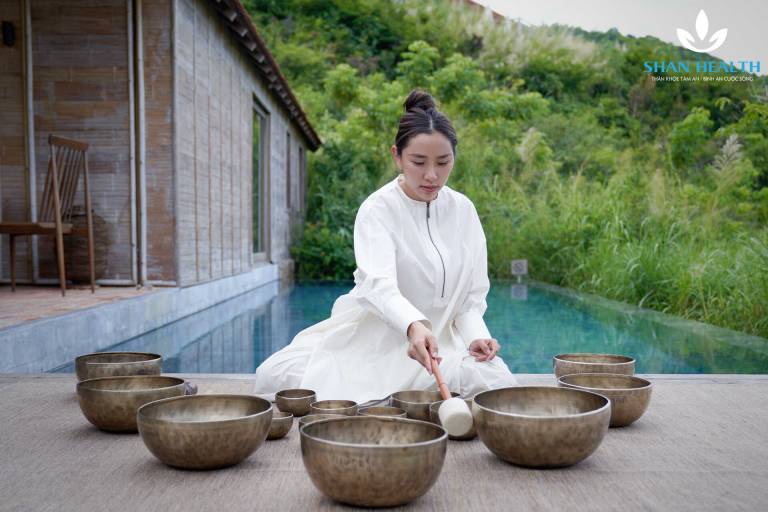 trị liệu chuông xoay