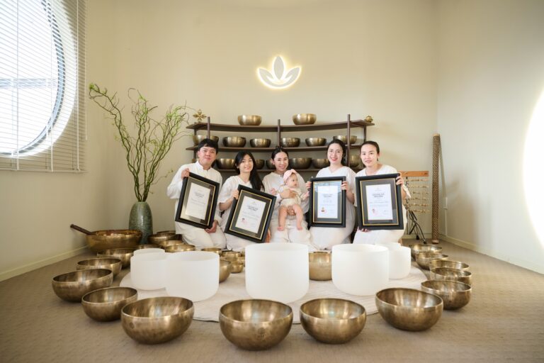 kết thúc khóa học chuông tháng 8 tại Shan Healing