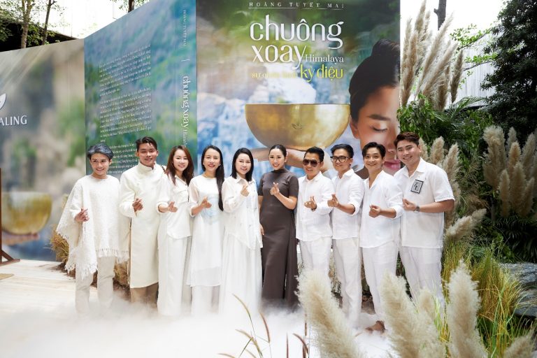mở bán sách Chuông xoay Himalaya, sự chữa lành kỳ diệu