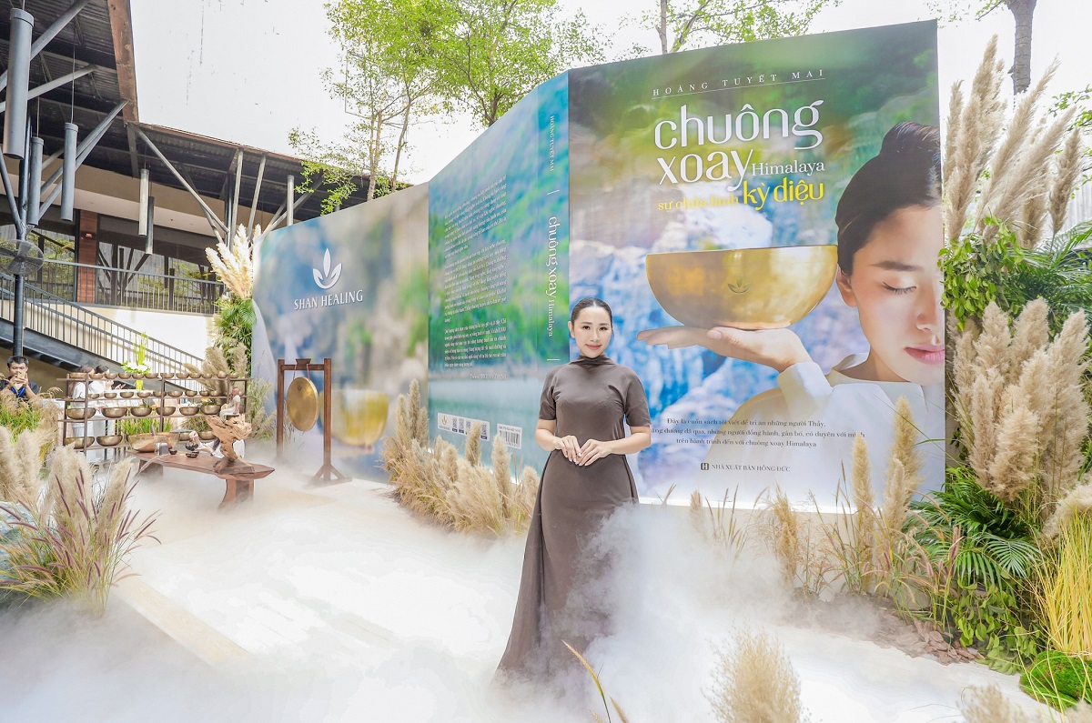 mở bán sách Chuông xoay Himalaya, sự chữa lành kỳ diệu