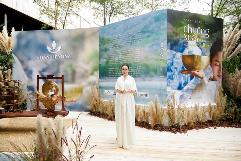 mở bán sách Chuông xoay Himalaya, sự chữa lành kỳ diệu
