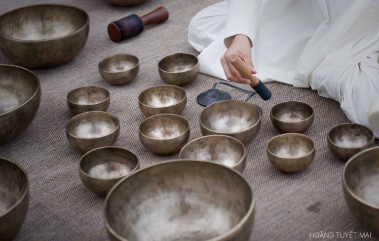 tác dụng của liệu pháp âm thanh chuông xoay himalaya