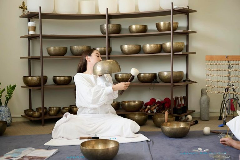 Cách sử dụng chuông xoay Tây Tạng