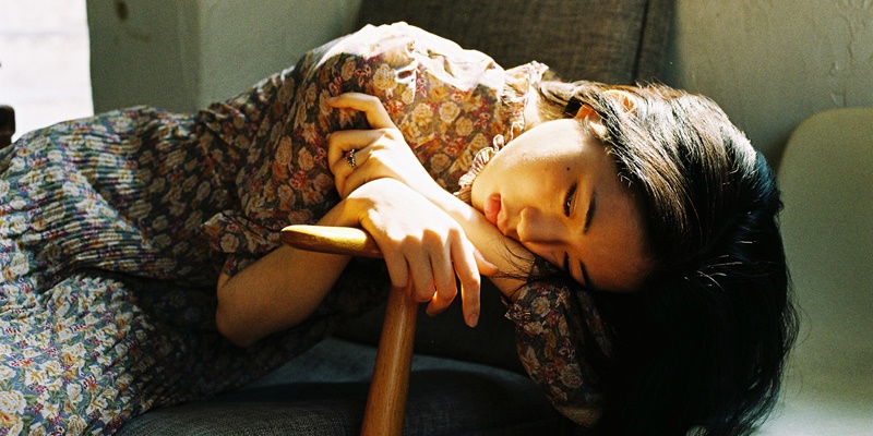 Ngủ không sâu giấc có thể nhận biết bằng những biểu hiện nào?